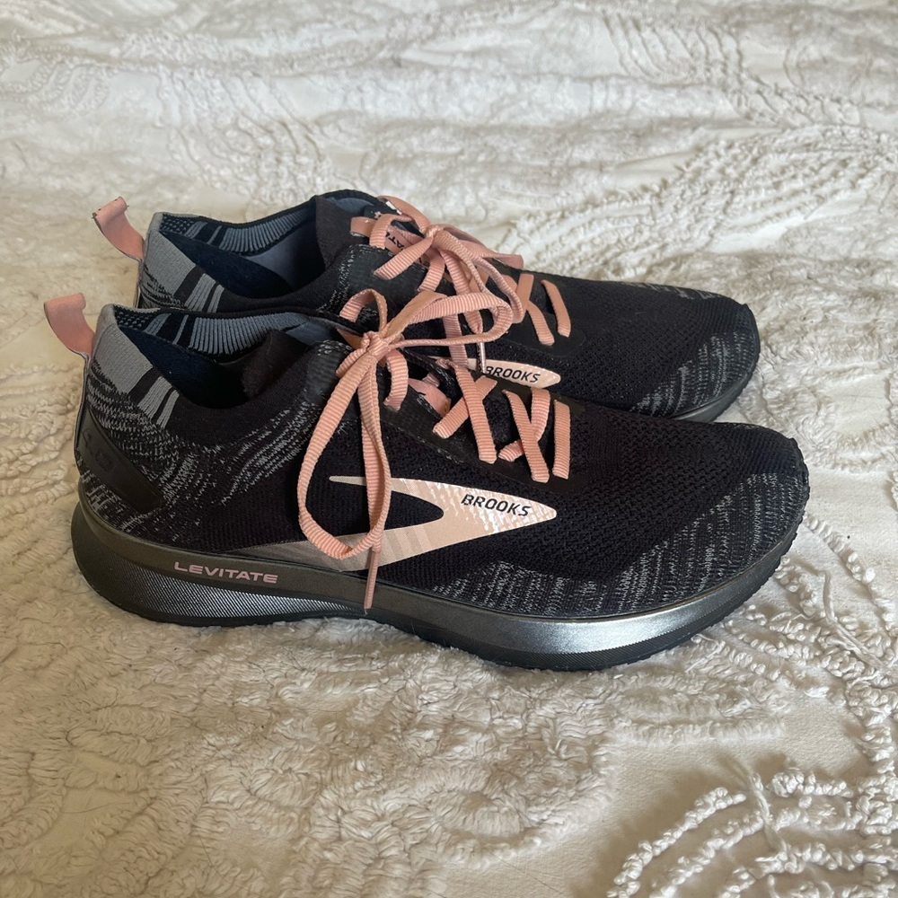 Brooks Levitate Running Shoes Womens Size 10